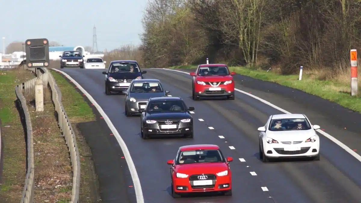 Les critères essentiels pour choisir une voiture idéale pour les longs trajets